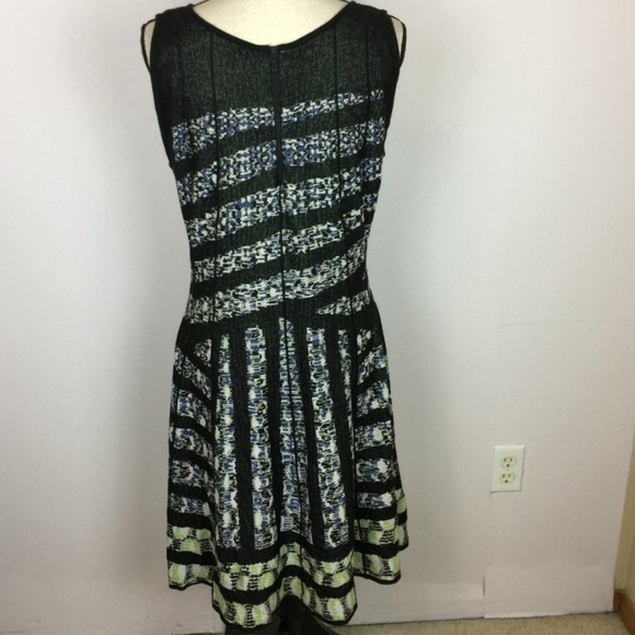 ⭐️Nic & Zoe,Classic Style Fit & Flare, Gorgeous Silhouette Design,EUC, MSRP $228 - Picture 5 of 16